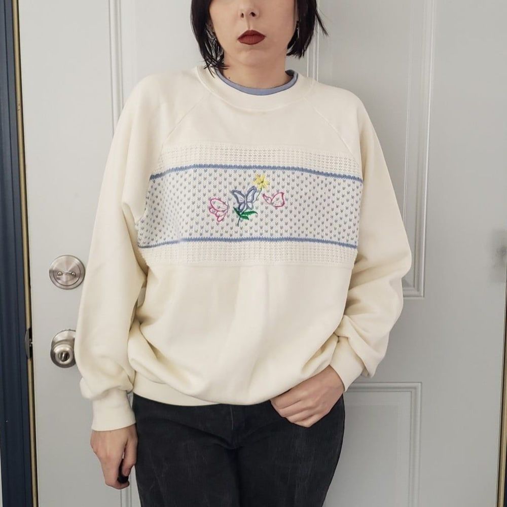 90s Butterfly Crew Neck Sweatshirt